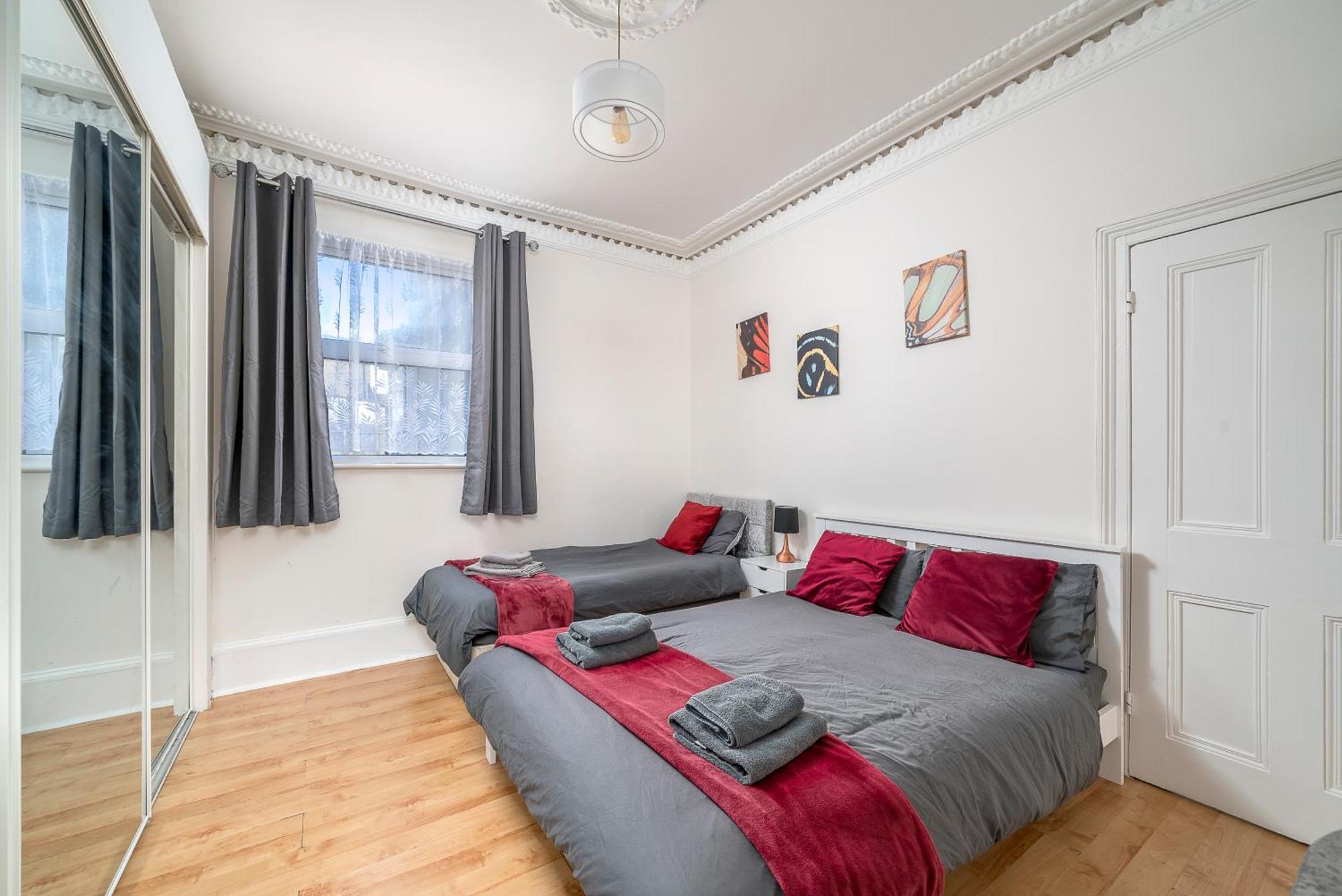Cozy & Comfy Woodgreen Station 2br 2mins To Metro 20mins To * London
