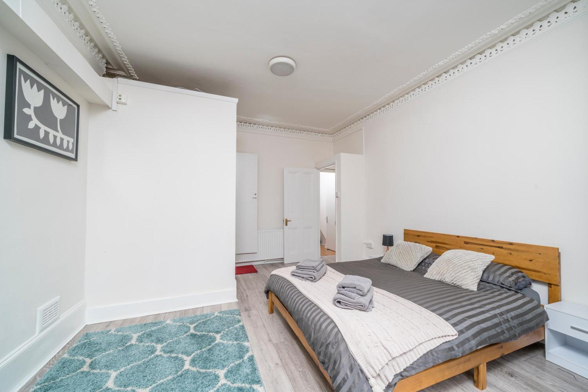 Cozy & Comfy Woodgreen Station 2br 2mins To Metro 20mins To * London